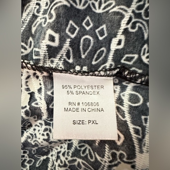 LADIES BLACK, WHITE & TAN TOP - Picture 2 of 2